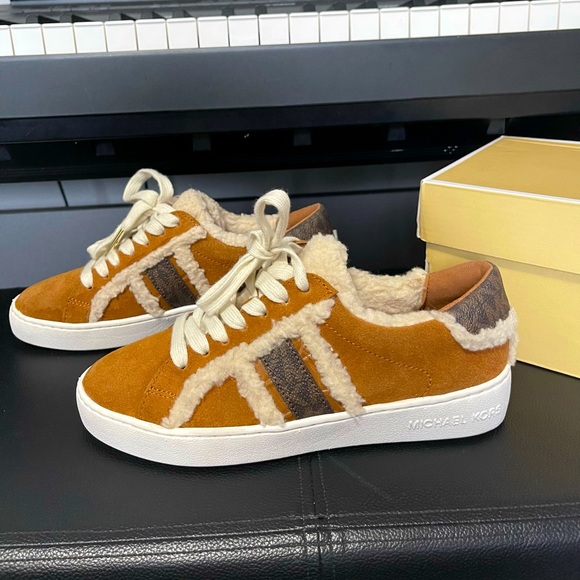 SOLD ‼️Michael Kors Sneakers - Picture 4 of 5